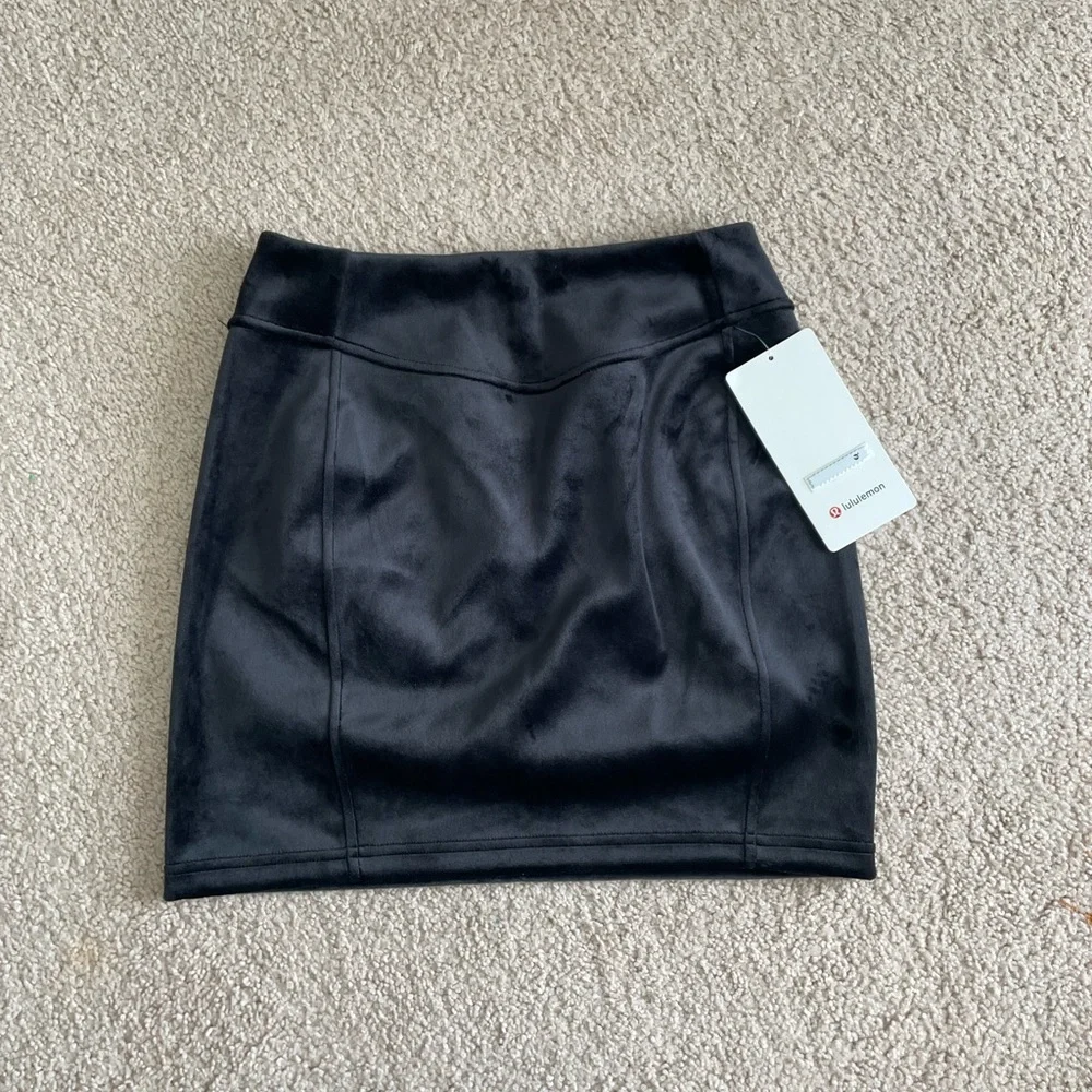 Lululemon Scuba High-Rise Mini Skirt *Velvet - Black - Picture 4 of 9